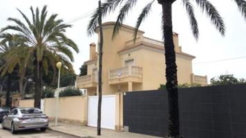 Chalet en venta en Cabo Roig photo 0