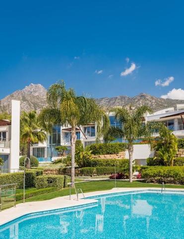 Chalet en venta en Marbella, Costa del Sol Occidental-Área de Marbella photo 0