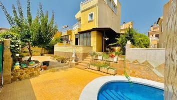 Chalet en venta en Orihuela Costa, Las Filipinas photo 0