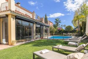 Chalet en venta en San Pedro de Alcántara, Guadalmina Alta photo 0