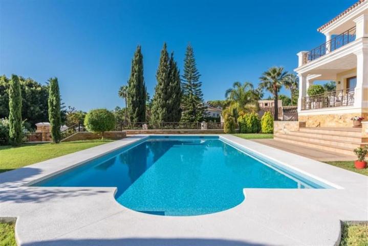 Chalet en venta en Marbella, Marbella Este - Hacienda las Chapas photo 0