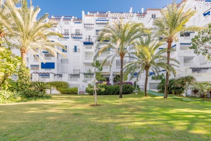 Apartamento en venta en Marbella, Marbella - Puerto Banus - Playas del Duque photo 0