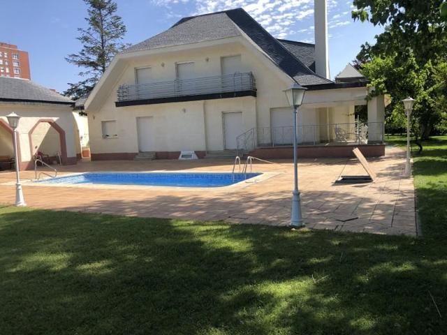 Chalet en venta en Palencia photo 0