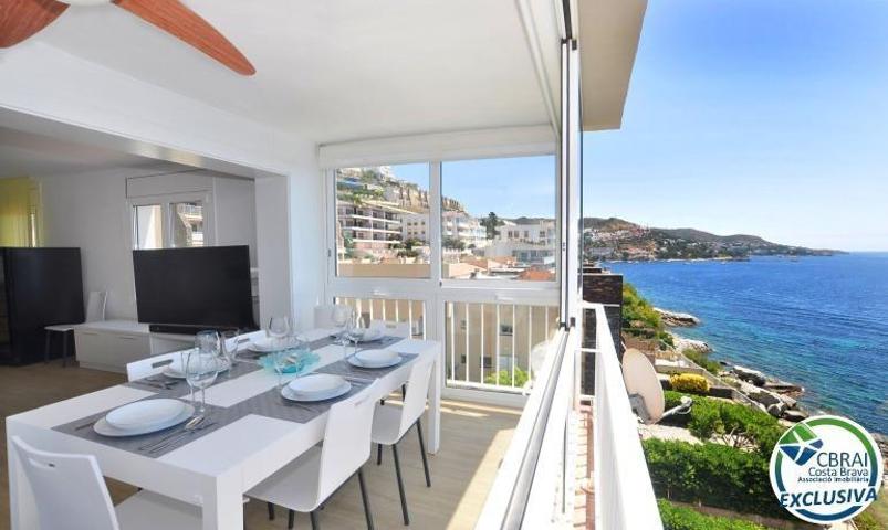 Apartamento en venta en Roses, Far photo 0