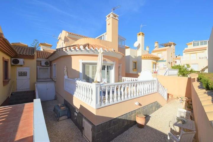 Chalet en venta en Orihuela Costa, Cabo Roig photo 0