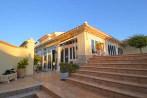 Chalet en venta en Orihuela Costa, Villamartin photo 0