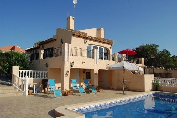 Chalet en venta en Orihuela Costa, Cabo Roig photo 0