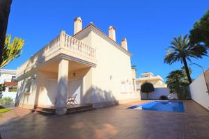 Chalet en venta en Orihuela Costa, Cabo Roig photo 0