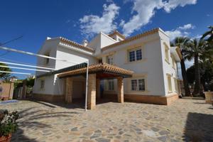 Chalet en venta en Orihuela Costa, Cabo Roig photo 0