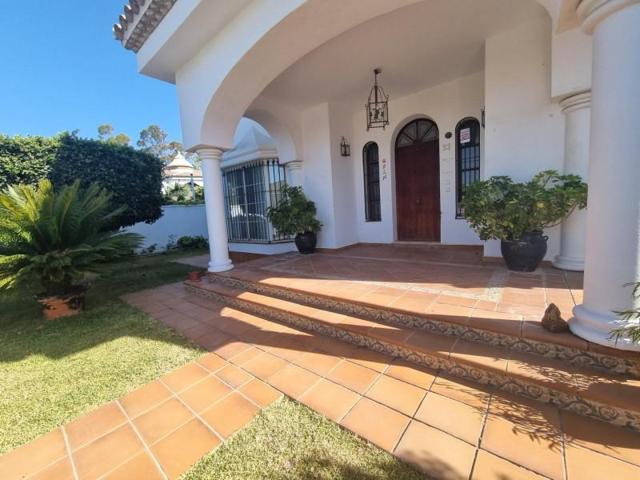 Chalet en venta en Chiclana de la Frontera, Ctra. Playa de la Barrosa photo 0