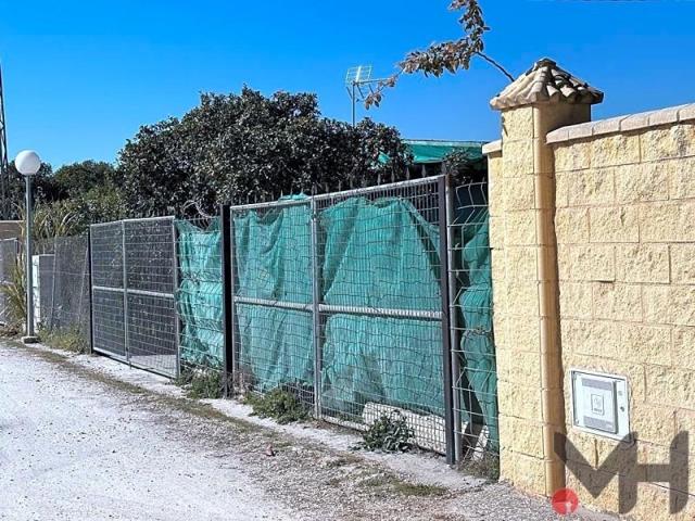 Casa con terreno en venta en Dos Hermanas, Calle Cantaelgallo, 41702 photo 0