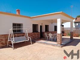 Chalet en venta en Alcalá de Guadaira, Calle Huerta la Ruana, 41500 photo 0