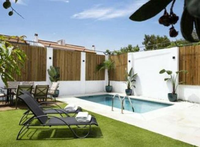 Casa en venta en Marbella, Nueva Andalucia - La Campana photo 0