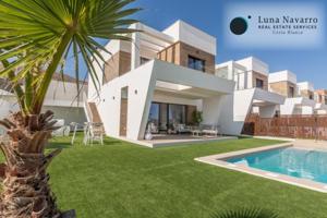 Chalet en venta en Finestrat, BAHIA GOLF photo 0