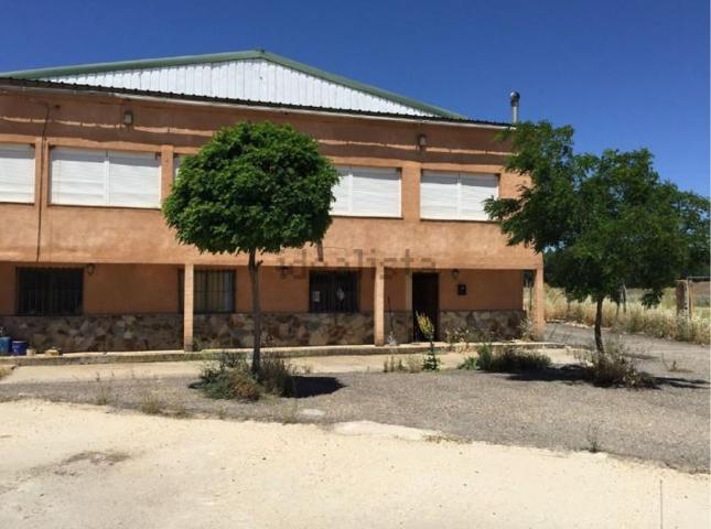 Nave industrial en venta en Torquemada photo 0