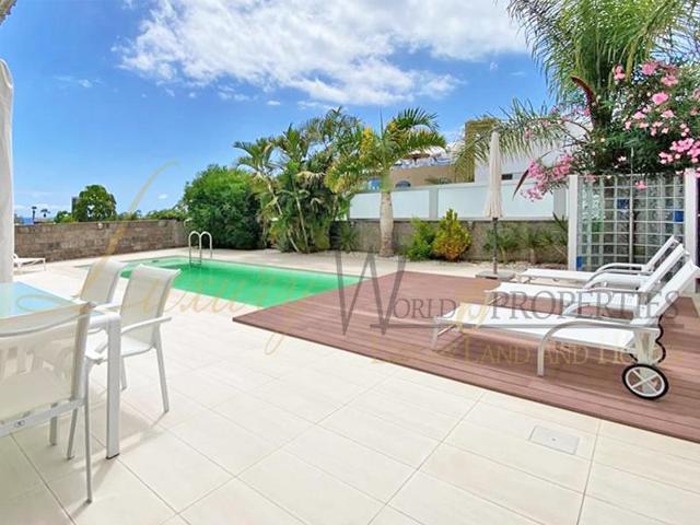 Chalet en venta en Adeje, Calle Bischosfshofen, 38660 photo 0