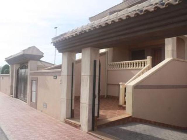 Casa en venta en Torrevieja photo 0