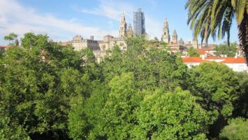 Casa en venta en Santiago de Compostela, O Ensanche photo 0