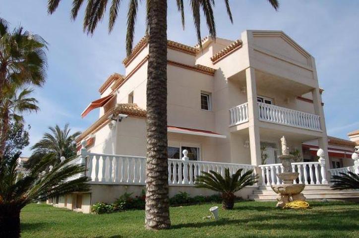 Chalet en venta en Orihuela Costa, Playa Flamenca photo 0