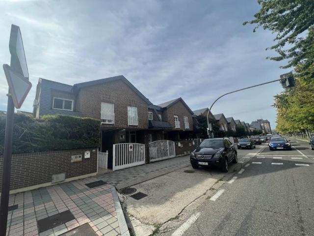 Adosada en venta en Palencia photo 0