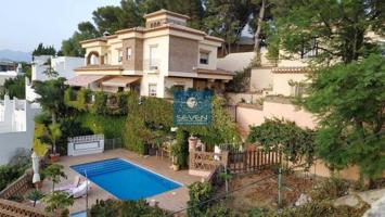 Chalet en venta en Almuñécar, Urb. Los Pinos photo 0