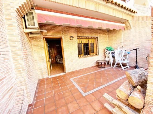 Bungalow en venta en Torrevieja, Playa de los locos photo 0