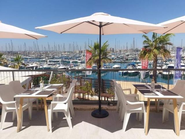Local comercial en venta en Torrevieja, Torrevieja photo 0