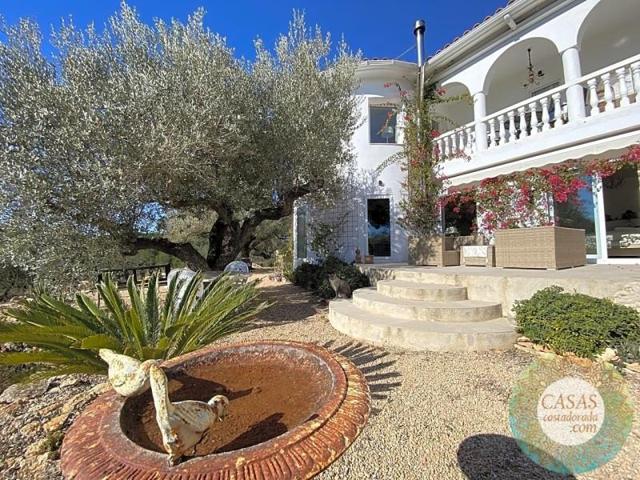 Chalet en venta en Camarles photo 0
