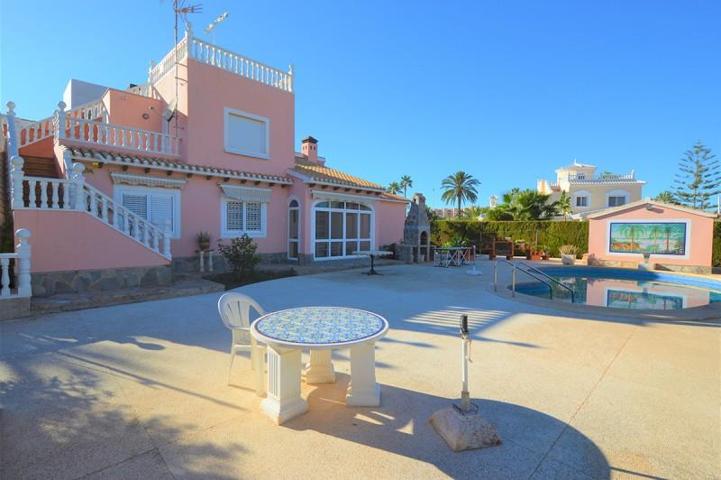 Chalet en venta en Orihuela Costa, Cabo Roig photo 0