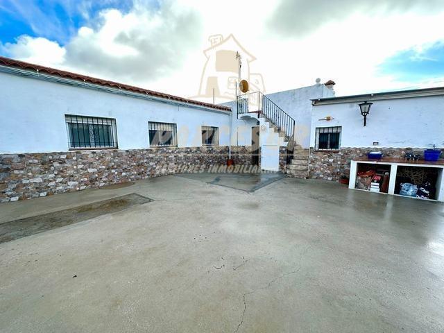 Casa con terreno en venta en Córdoba, Las Quemadas photo 0