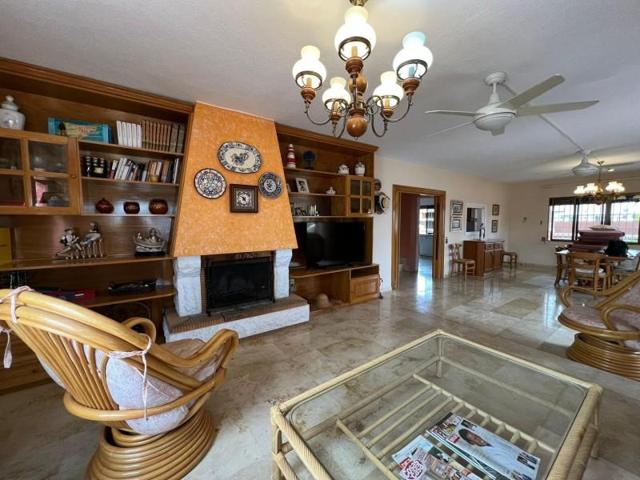 Chalet en venta en Orihuela Costa, Cabo Roig photo 0