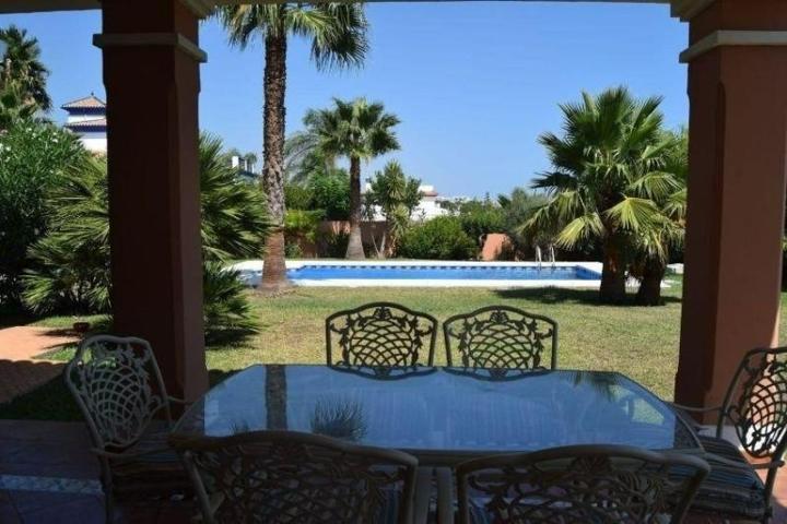 Chalet en venta en Estepona, Valle Romano photo 0