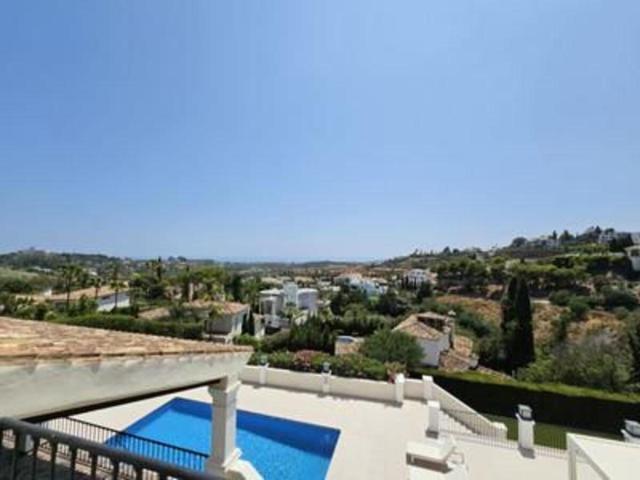 Chalet en venta en Estepona, Estepona East - El Paraiso photo 0