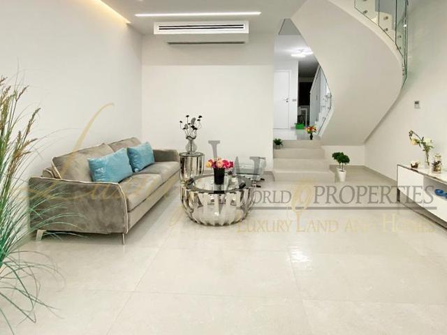 Chalet en venta en Adeje, Calle Londres, 38660 photo 0