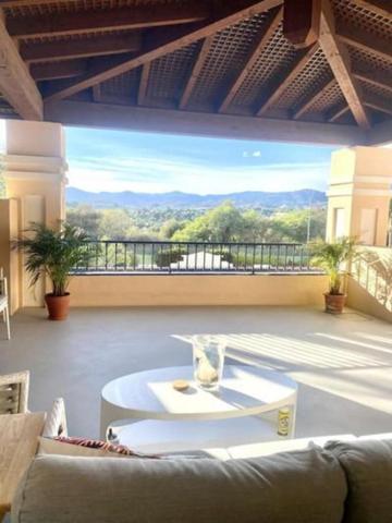 Duplex en venta en Marbella, Marbella Golden Mile photo 0