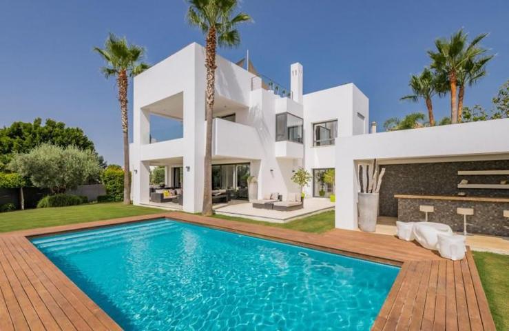 Chalet en venta en Marbella, Marbella Golden Mile - Altos de Puente Romano photo 0