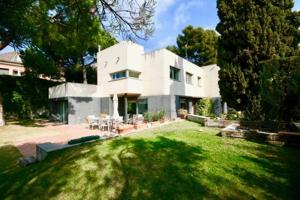 Casa en venta en Esplugues de Llobregat, Ciutat Diagonal photo 0