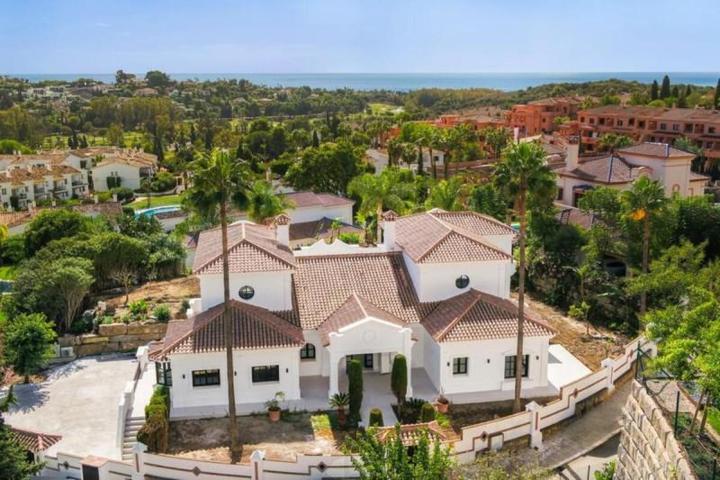 Chalet en venta en Estepona, Estepona East - El Paraiso photo 0