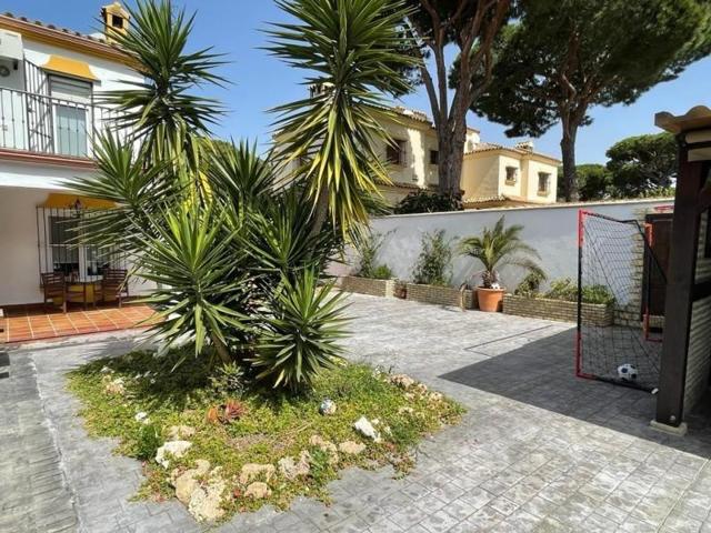 Chalet en venta en Chiclana de la Frontera, La barrosa photo 0
