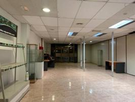 Local comercial en venta en Barcelona, El Guinardó photo 0