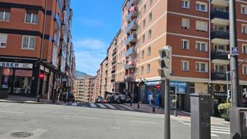 Piso en venta en Bilbao, Santutxu photo 0