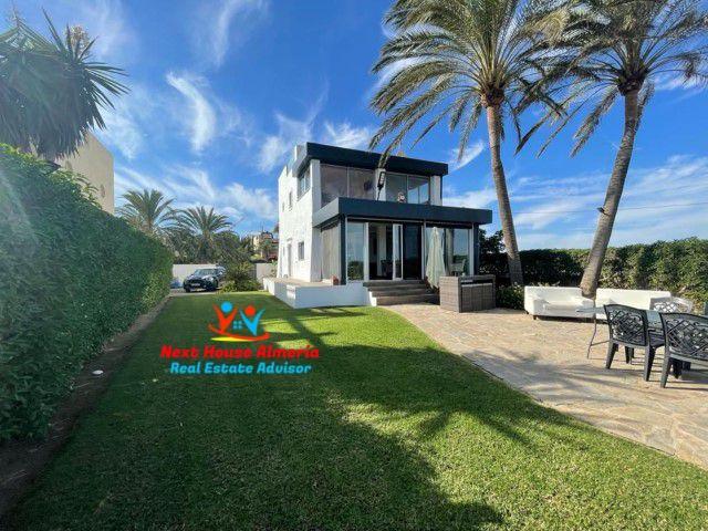 Chalet en venta en Vera, Vera Playa photo 0