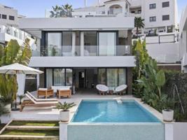 Chalet en venta en Estepona, Estepona East - New Golden Mile photo 0