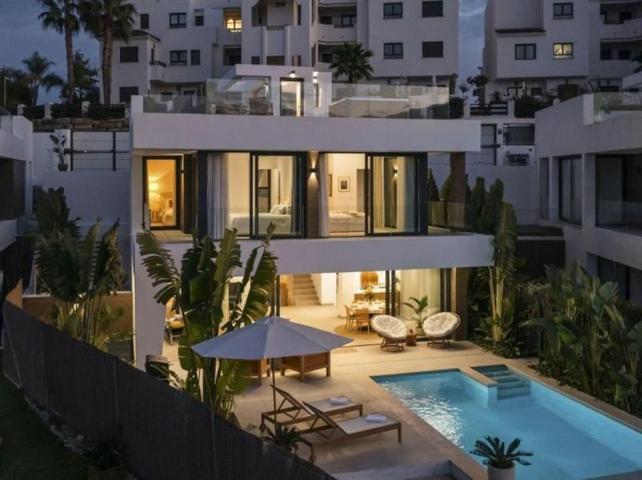 Chalet en venta en Estepona, Estepona East - New Golden Mile photo 0