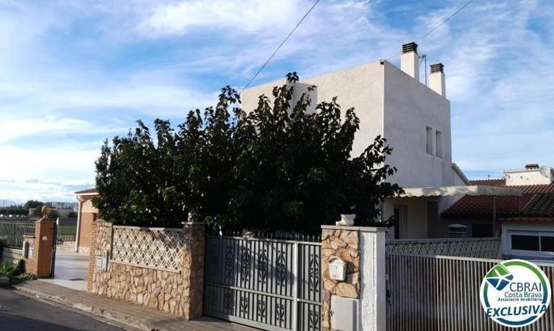 Casa en venta en Empuriabrava, Puigmal photo 0