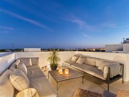 Adosada en venta en Marbella, NUEVA ANDALUCÍA photo 0