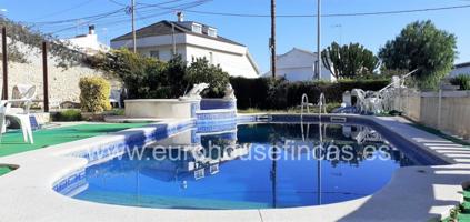 Casa en venta en Castelldefels, Can Roca photo 0