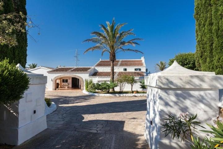 Casa con terreno en venta en Alaior, Menorca photo 0