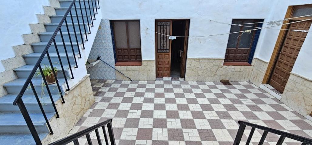 Casa en venta en Cuevas del Becerro photo 0