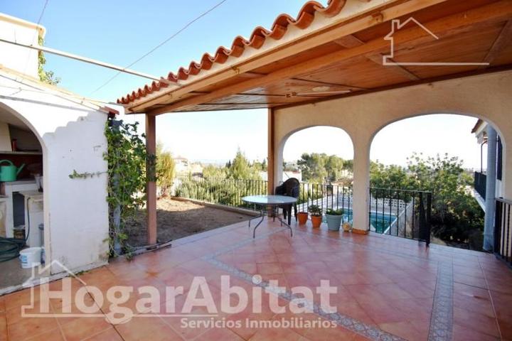 Chalet en venta en Chiva, Vista alegre photo 0